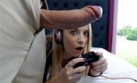 Gamer Chick Gets Her Pussy Stretched Out To Its Limits